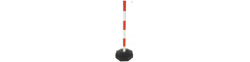 Chaines et poteaux de signalisation